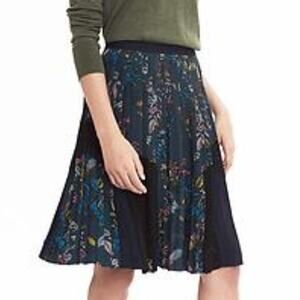 Banana Republic Pleat Floral Lace Mini Skirt 8 Ladylike Feminine Preppy Career